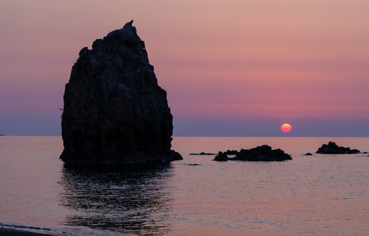 持石海岸（三里ヶ浜）